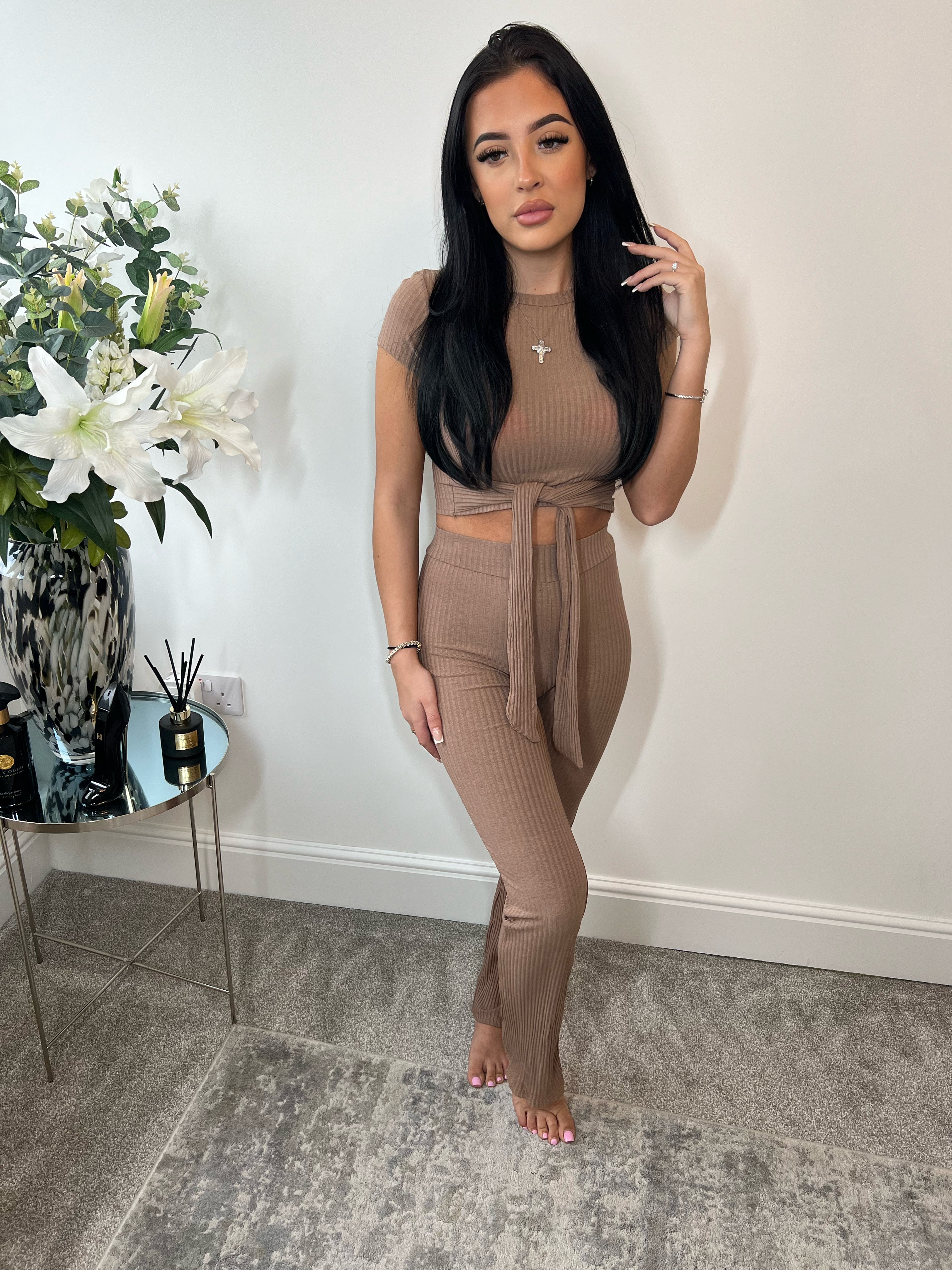 Lounge set, loungewear, loungewear sets, womens loungewear sets, loungeset, airport outfit, summer outfit, summer lounge set, summer clothing, summer wardrobe, cropped set, cropped two piece, two piece co ord, cropped co ord 