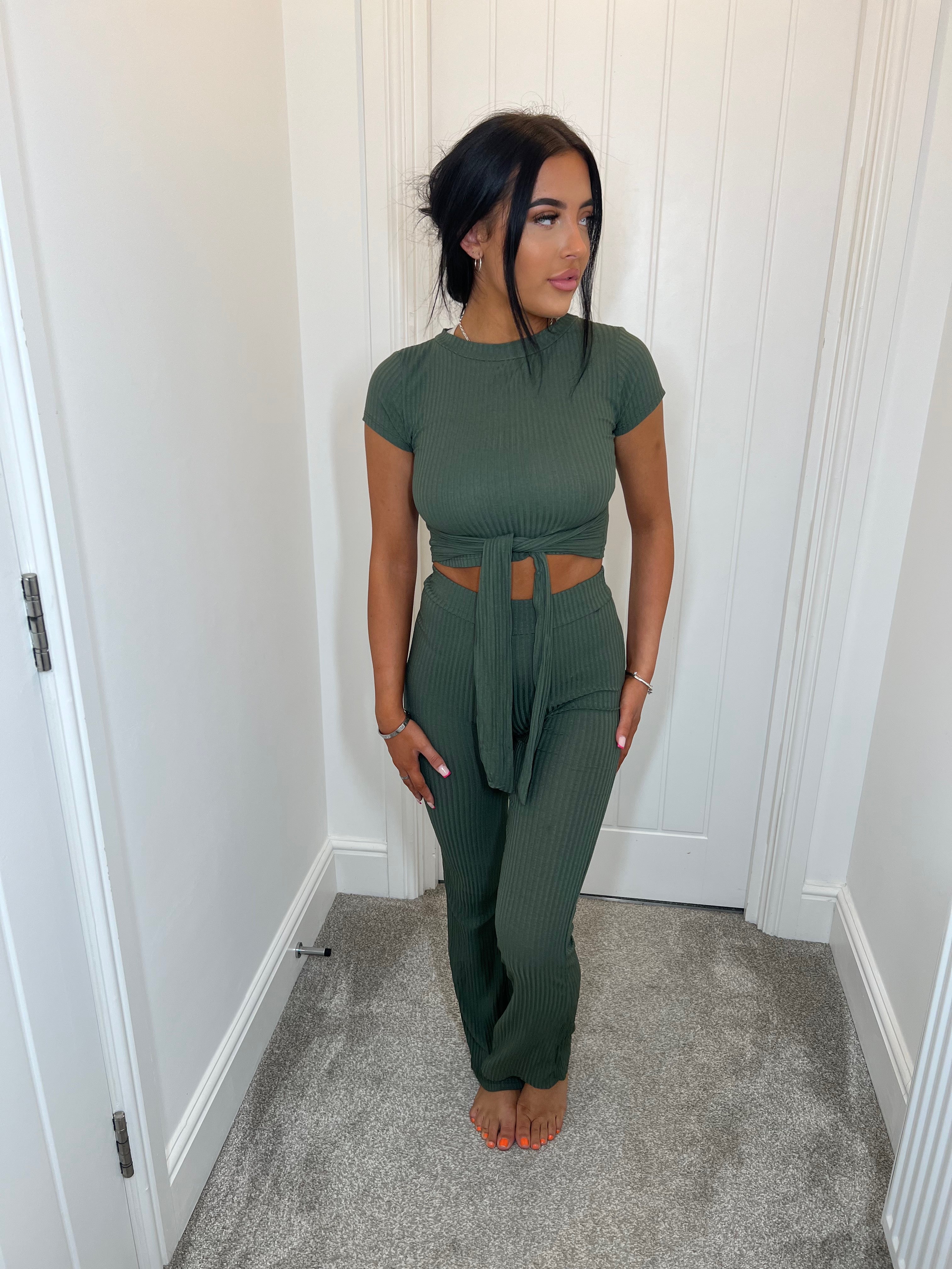 Lounge set, loungewear, loungewear sets, womens loungewear sets, loungeset, airport outfit, summer outfit, summer lounge set, summer clothing, summer wardrobe, cropped set, cropped two piece, two piece co ord, cropped co ord 