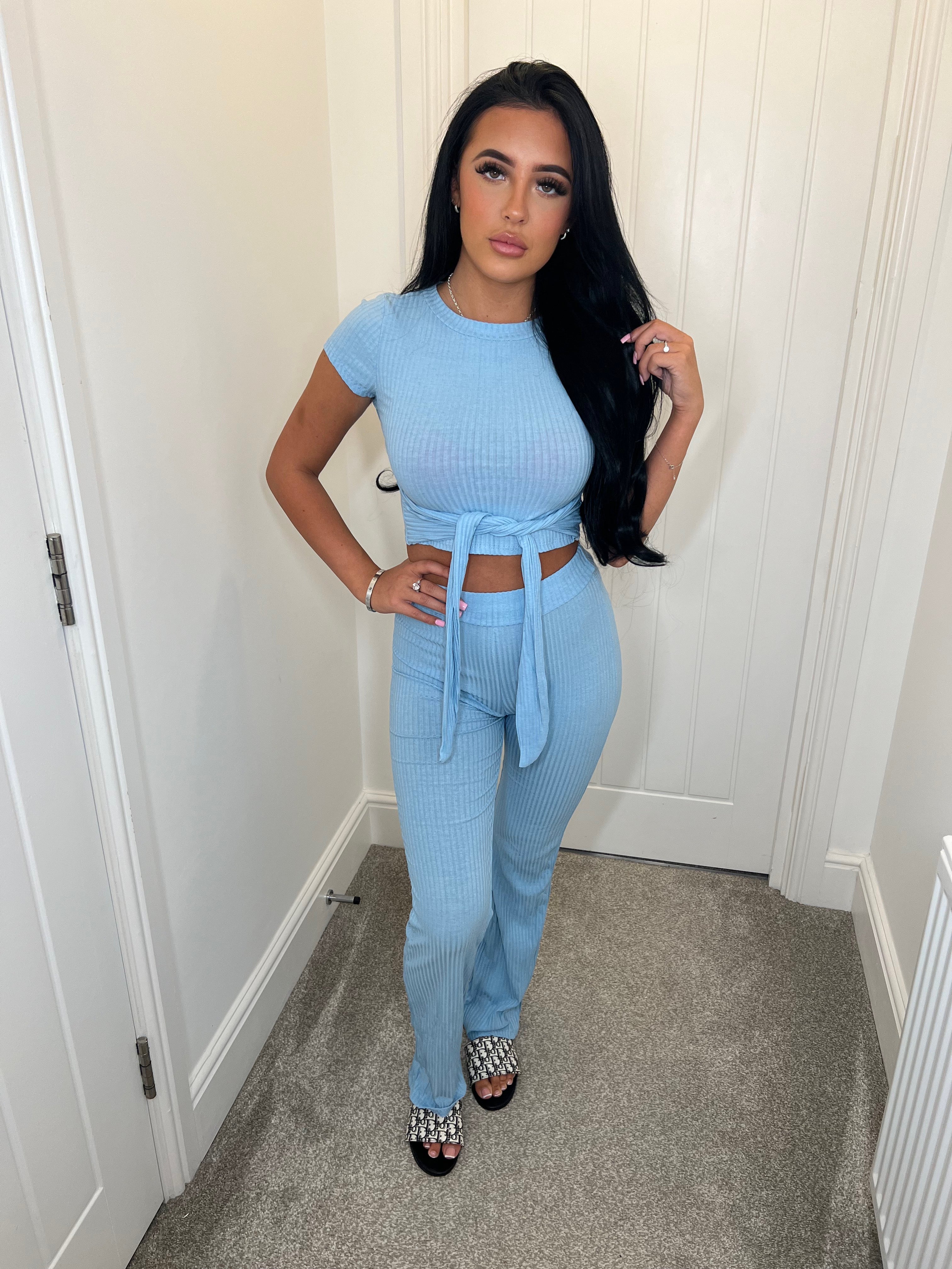 Lounge set, loungewear, loungewear sets, womens loungewear sets, loungeset, airport outfit, summer outfit, summer lounge set, summer clothing, summer wardrobe, cropped set, cropped two piece, two piece co ord, cropped co ord 